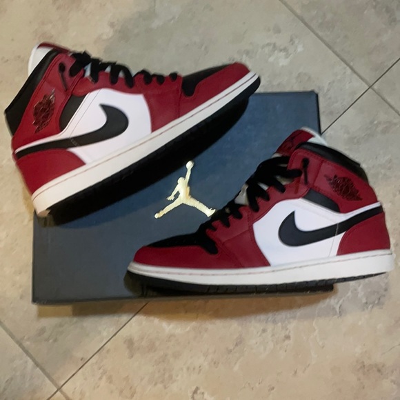 I am selling these Jordan 1s mid chicago black